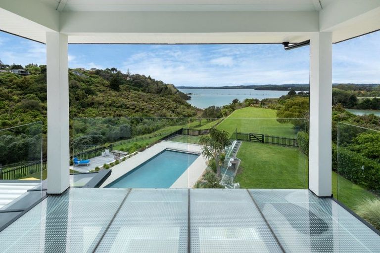 Photo of property in 26 Estuary Views, Shelly Park, Auckland, 2014