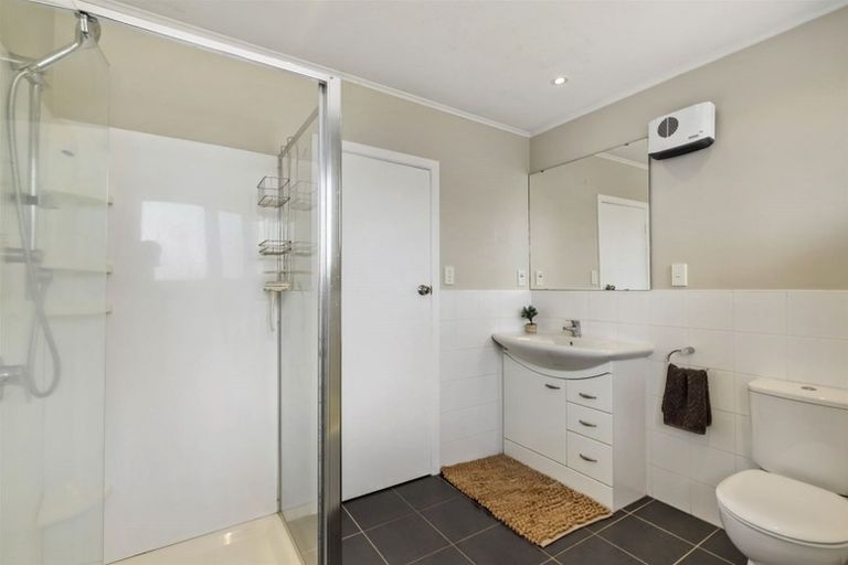 Photo of property in 1/24 Lyttelton Avenue, Forrest Hill, Auckland, 0620