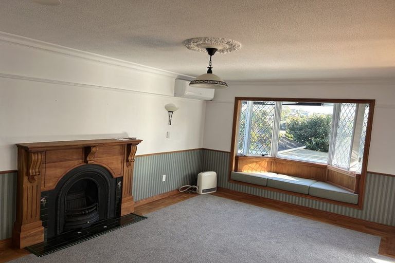 Photo of property in 17 Louise Place, Browns Bay, Auckland, 0630