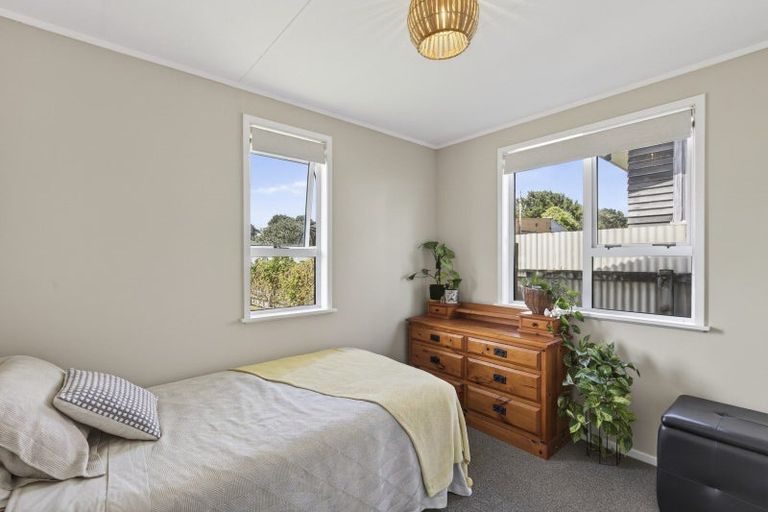 Photo of property in 19 Grenville Street, Marfell, New Plymouth, 4310