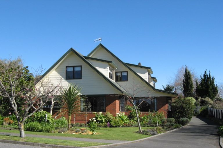 Photo of property in 32 Durham Drive, Havelock North, 4130