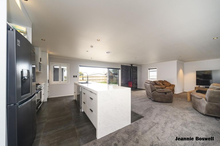 Photo of property in 17 Kowhai Street, Tokomaru, Palmerston North, 4474