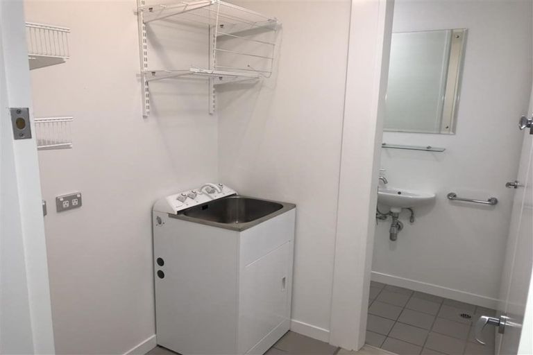 Photo of property in Montreaux Apartments, 10c/164 The Terrace, Wellington Central, Wellington, 6011