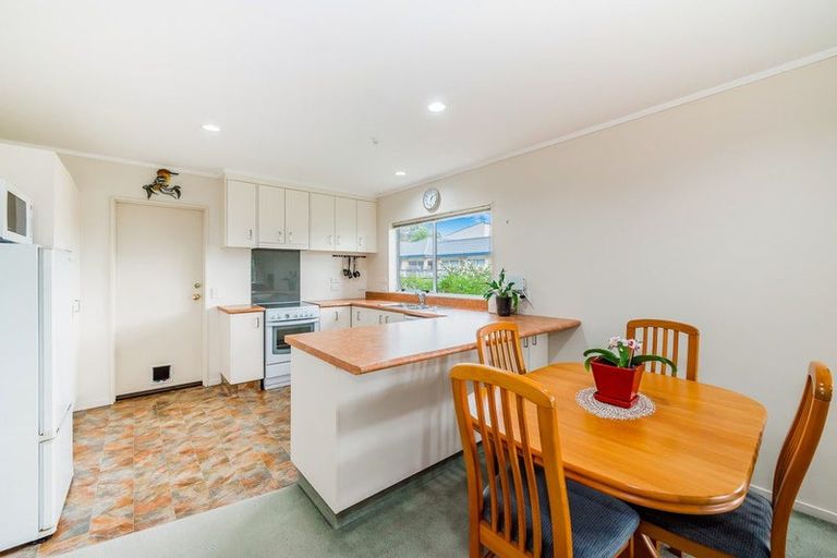 Photo of property in 17a Villa Grove, Paraparaumu, 5032