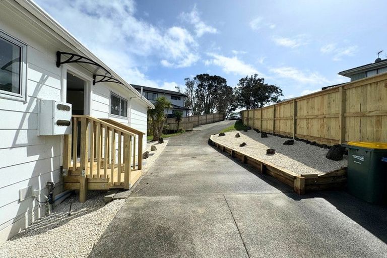 Photo of property in 9 Woodhouse Place, West Harbour, Auckland, 0618
