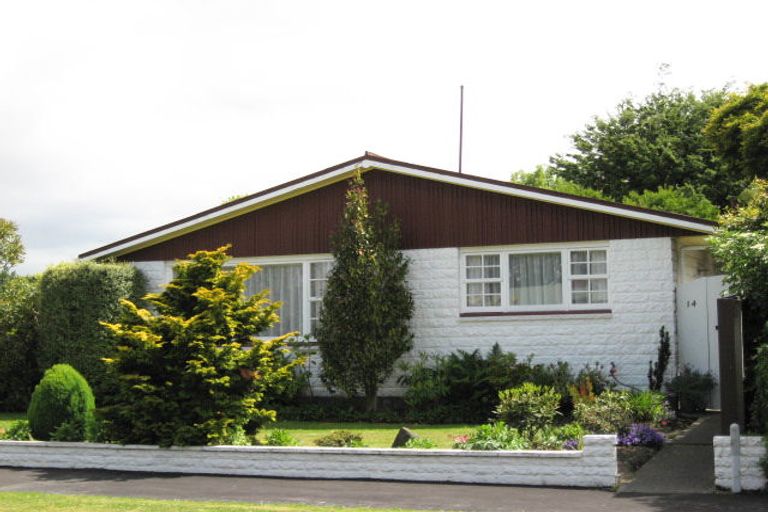 Photo of property in 14 Rosedale Place, Avonhead, Christchurch, 8042