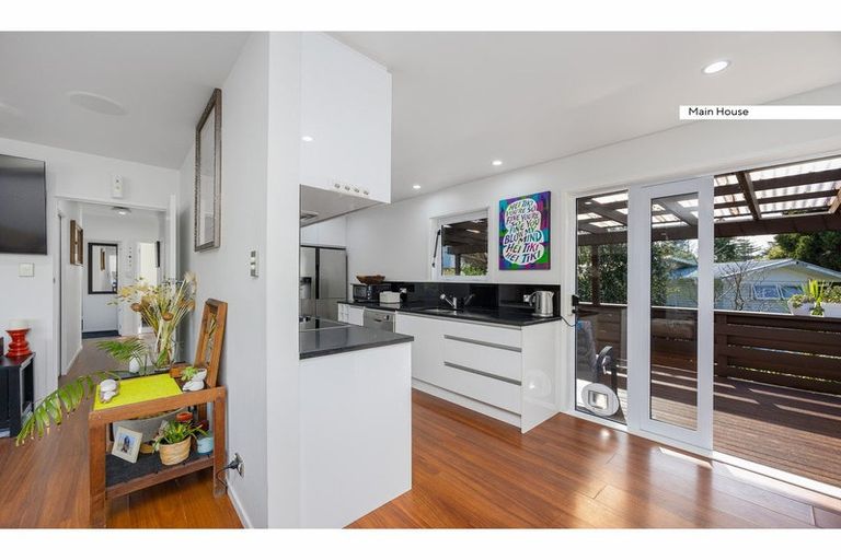 Photo of property in 5 Woodvale Road, Glen Eden, Auckland, 0602