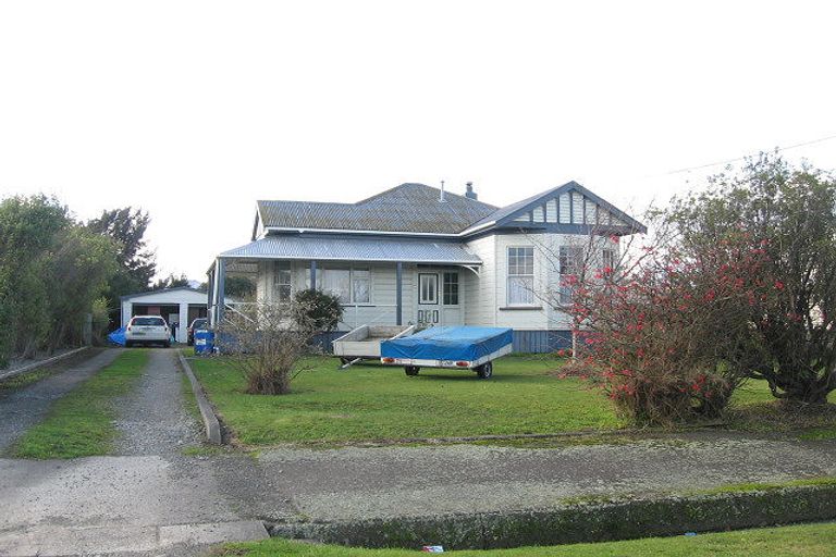 Photo of property in 16 Wellington Street, Feilding, 4702