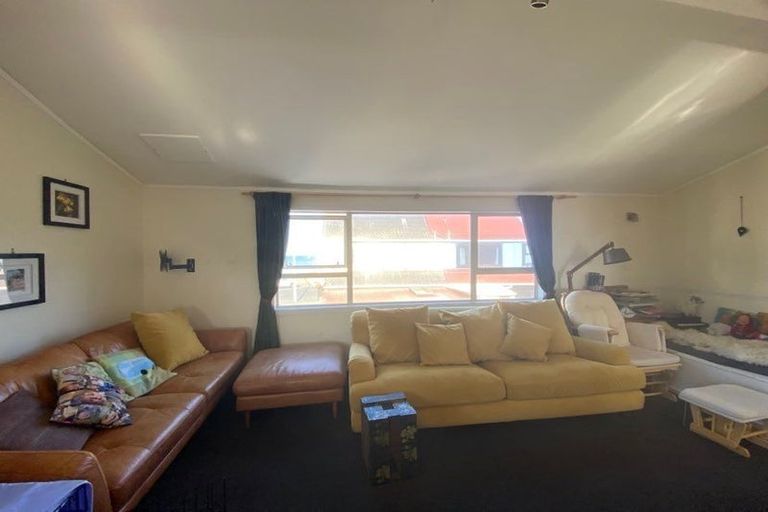 Photo of property in 4/30 Lyall Parade, Lyall Bay, Wellington, 6022