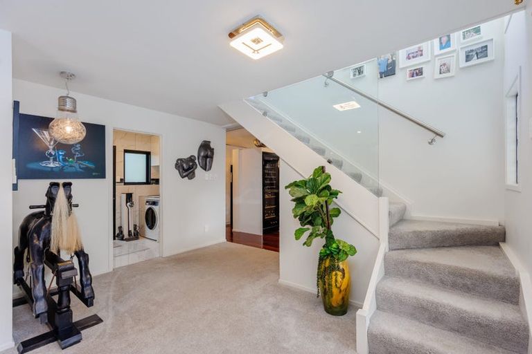 Photo of property in 3 Holyoake Place, Chatswood, Auckland, 0626