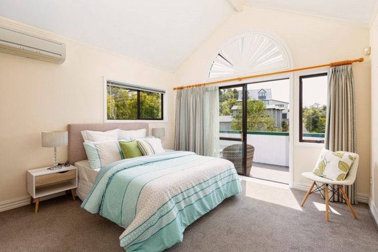 Photo of property in 15 Penguin Drive, Murrays Bay, Auckland, 0630