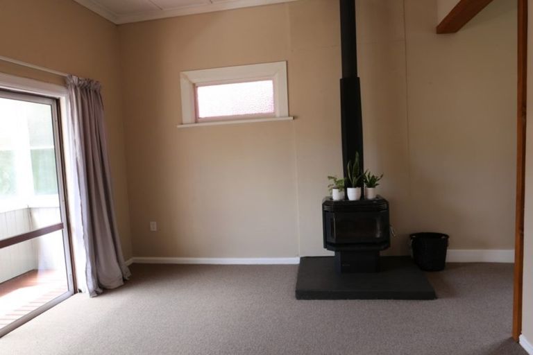Photo of property in 15 Waverley Street, Waipawa, 4210