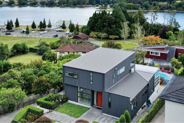 Photo of property in 142 Lake Crescent, Hamilton Lake, Hamilton, 3204