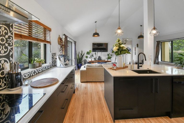 Photo of property in 1 Amarillo Place, Manurewa, Auckland, 2105