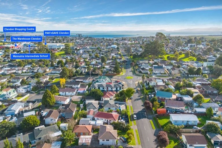 Photo of property in 2/7 Mon Desir Place, Manurewa, Auckland, 2102