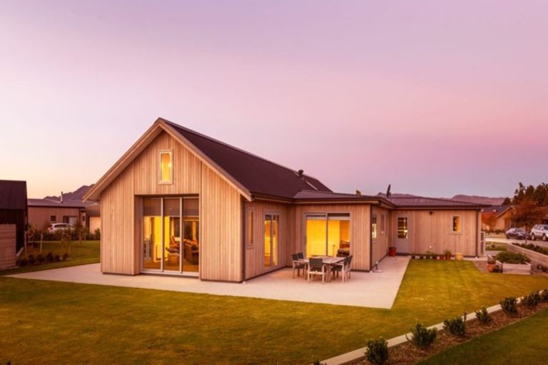 Photo of property in 1 Parkview Street, Wanaka, 9382