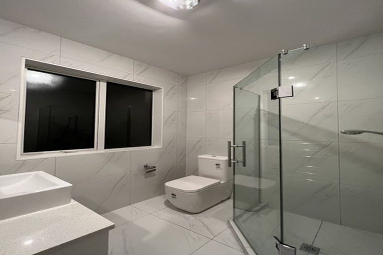 Photo of property in 37 Huntington Park Drive, Greenhithe, Auckland, 0632