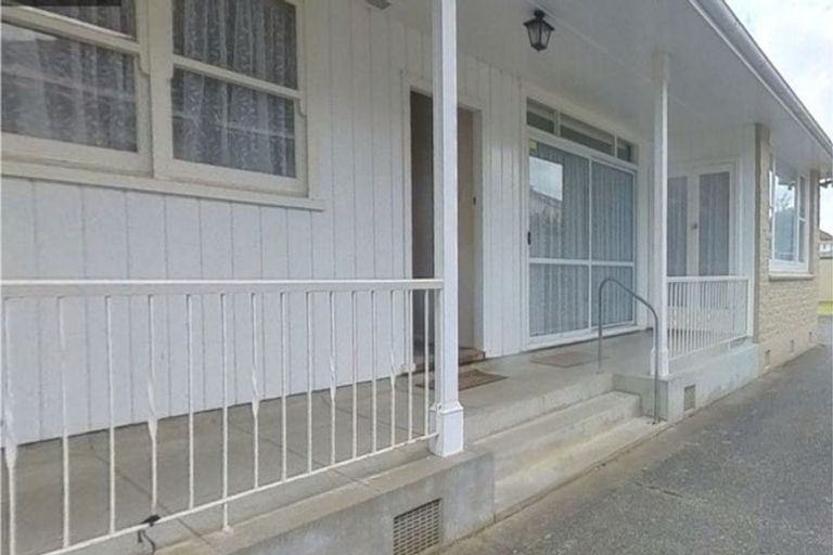 Photo of property in 351 Oxford Street, Levin, 5510