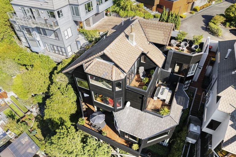 Photo of property in 5 Bayview Terrace, Oriental Bay, Wellington, 6011