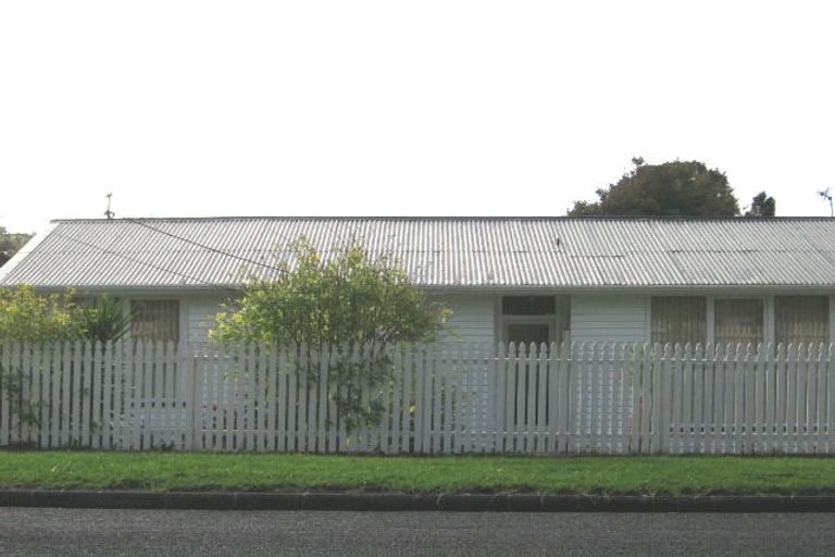 Photo of property in 1/18 Larnoch Road, Henderson, Auckland, 0610