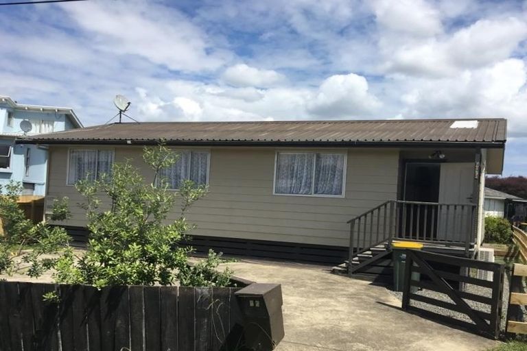 Photo of property in 26 Te Moau Avenue, Parakai, 0830