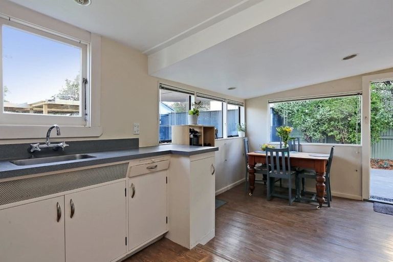 Photo of property in 2/707 Queen Street East, Parkvale, Hastings, 4122