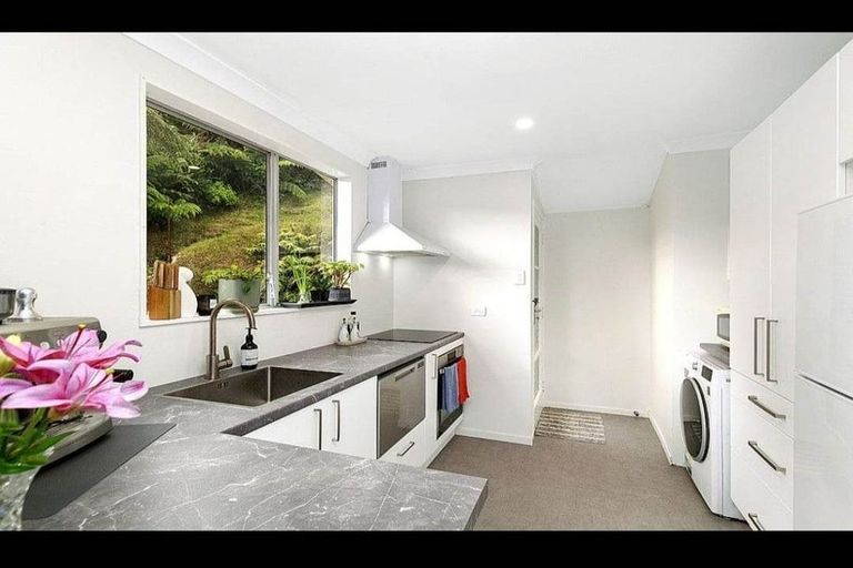 Photo of property in 2/15a Glen Road, Stokes Valley, Lower Hutt, 5019