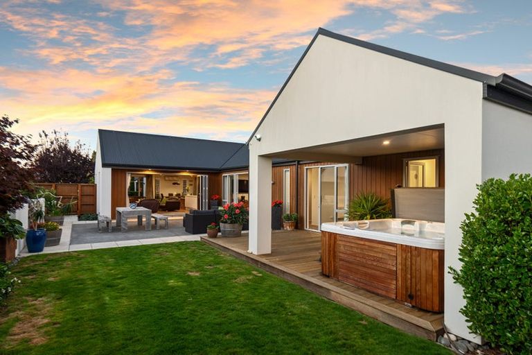 Photo of property in 7 Waterstock Way, Parklands, Christchurch, 8083