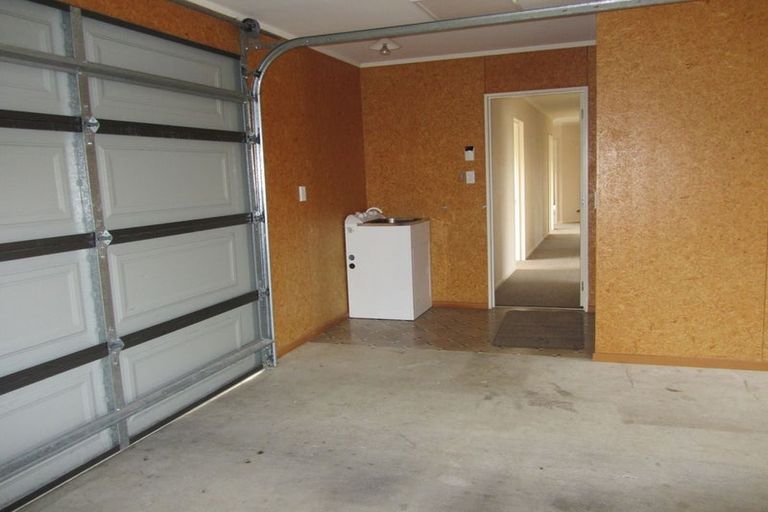 Photo of property in 27 Boston Parade, Kelvin Grove, Palmerston North, 4414