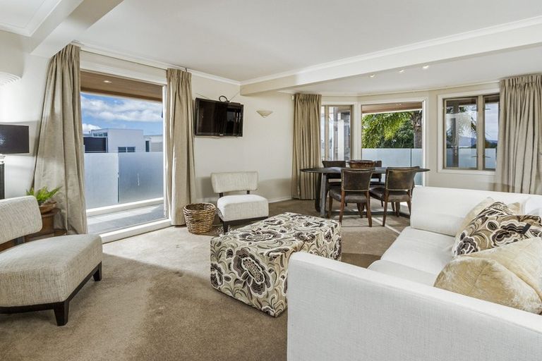 Photo of property in 254a Hurstmere Road, Takapuna, Auckland, 0622