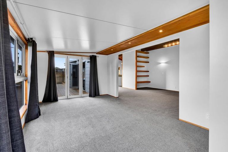 Photo of property in 17 Villa Place, Bell Block, New Plymouth, 4312