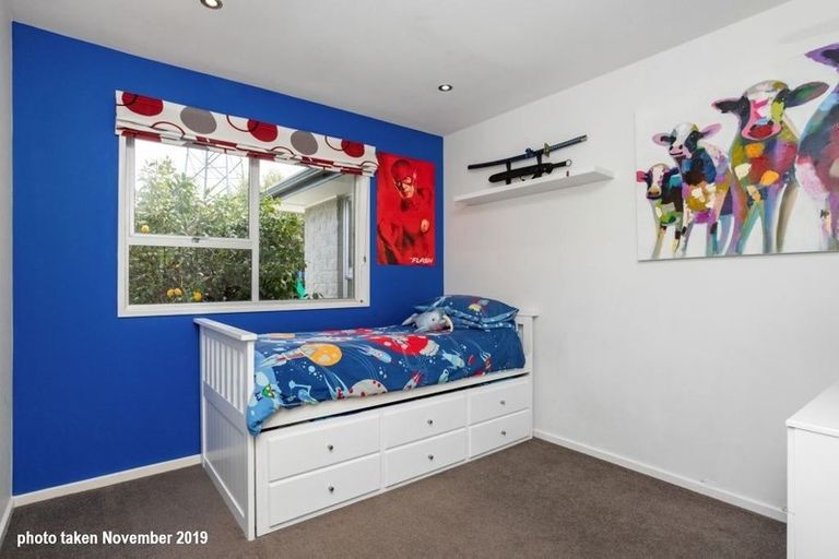 Photo of property in 25 Ambleside Drive, Burnside, Christchurch, 8053