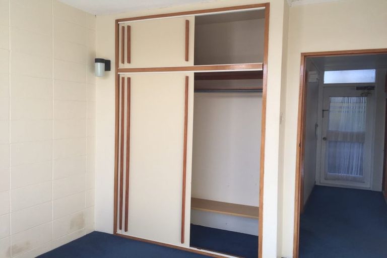 Photo of property in Beresford Apartments, 4/118 Russell Terrace, Berhampore, Wellington, 6023