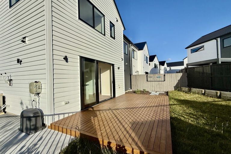 Photo of property in 136 Vintry Drive, Kumeu, 0810