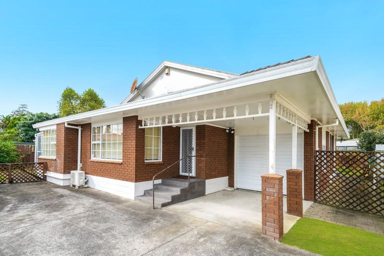 Photo of property in 2/13 Clevedon Road, Papakura, 2110