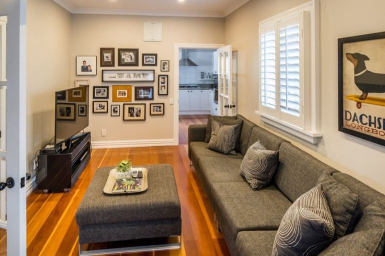 Photo of property in 21 Nikau Street, Eastbourne, Lower Hutt, 5013