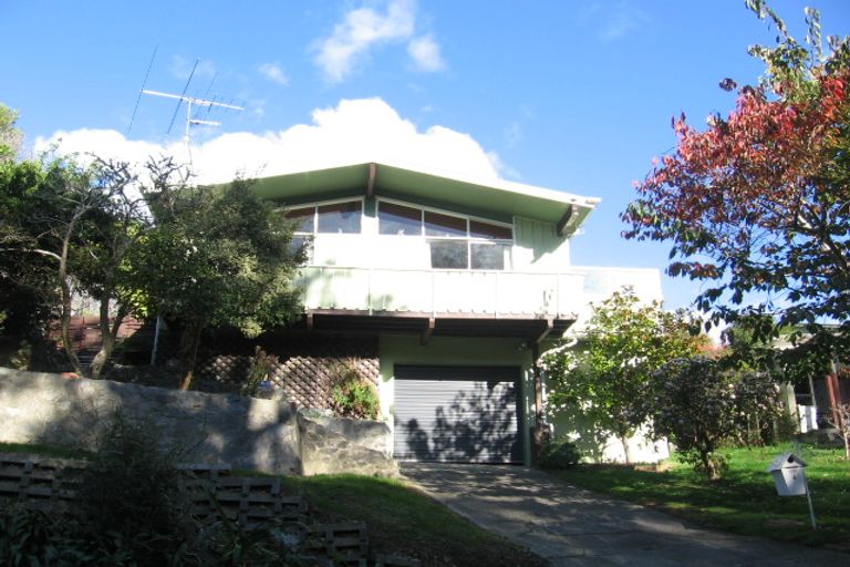 Photo of property in 4 Goddard Grove, Churton Park, Wellington, 6037