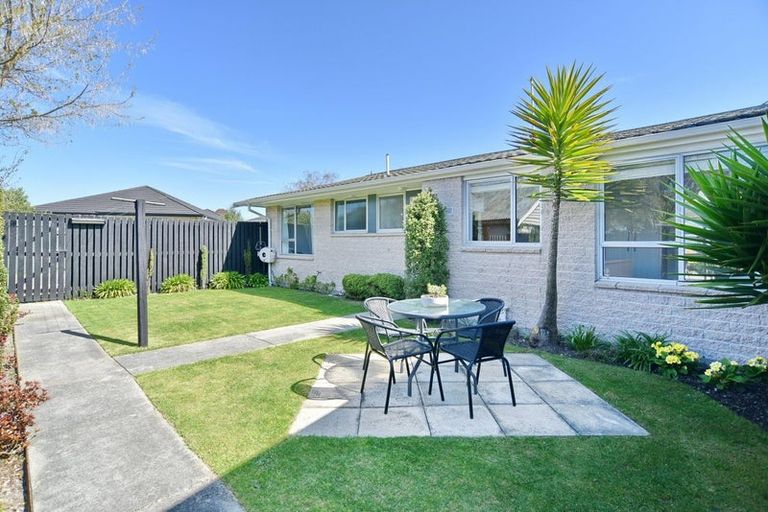 Photo of property in 2/11 Tuckers Road, Redwood, Christchurch, 8051