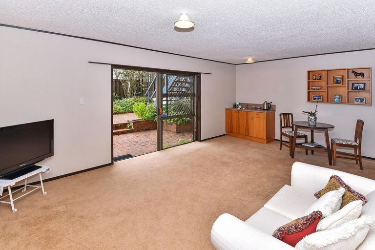 Photo of property in 2/12 Steeple Rise, Pakuranga, Auckland, 2010