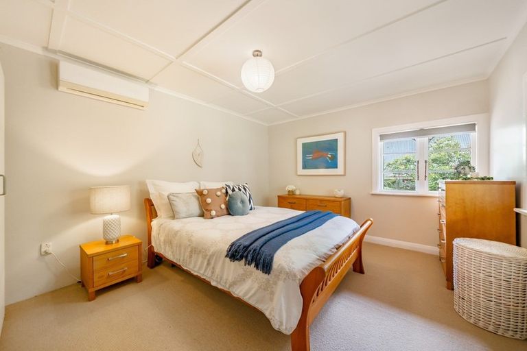 Photo of property in 82 Pinehaven Road, Pinehaven, Upper Hutt, 5019