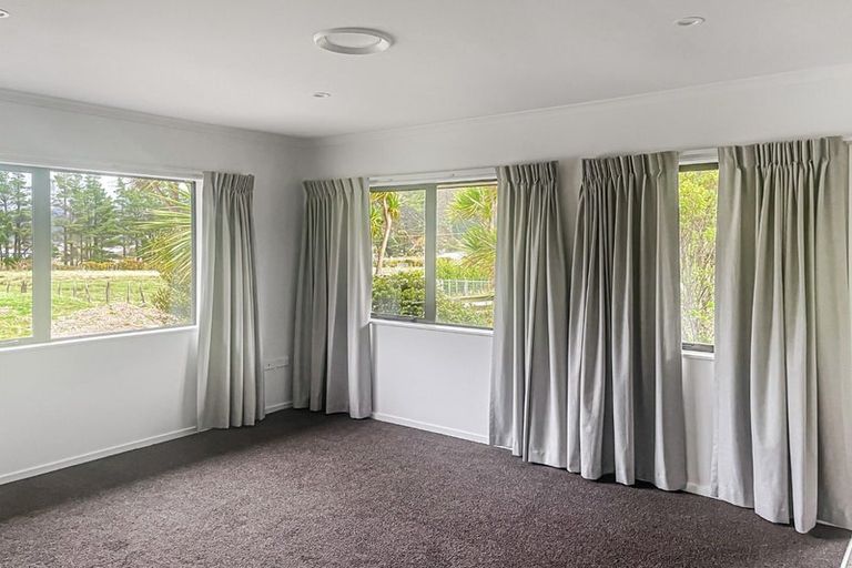 Photo of property in 150 Upper Fitzherbert Road, Wainuiomata, Lower Hutt, 5373