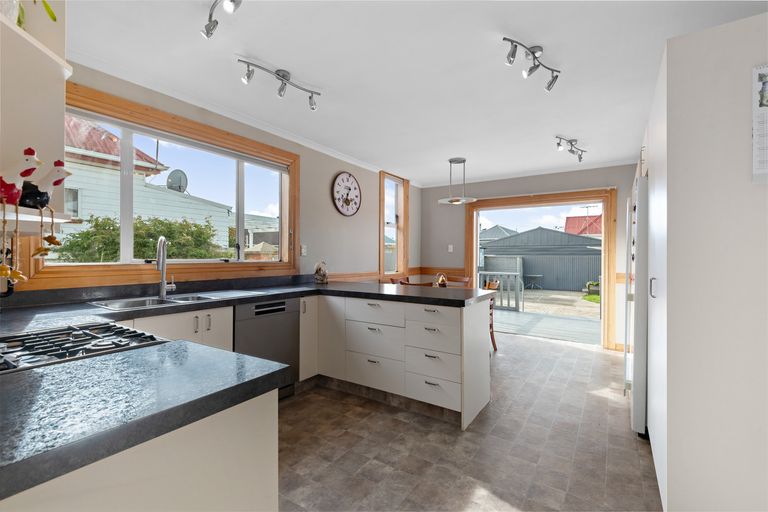 Photo of property in 47 Queens Drive, Saint Kilda, Dunedin, 9012