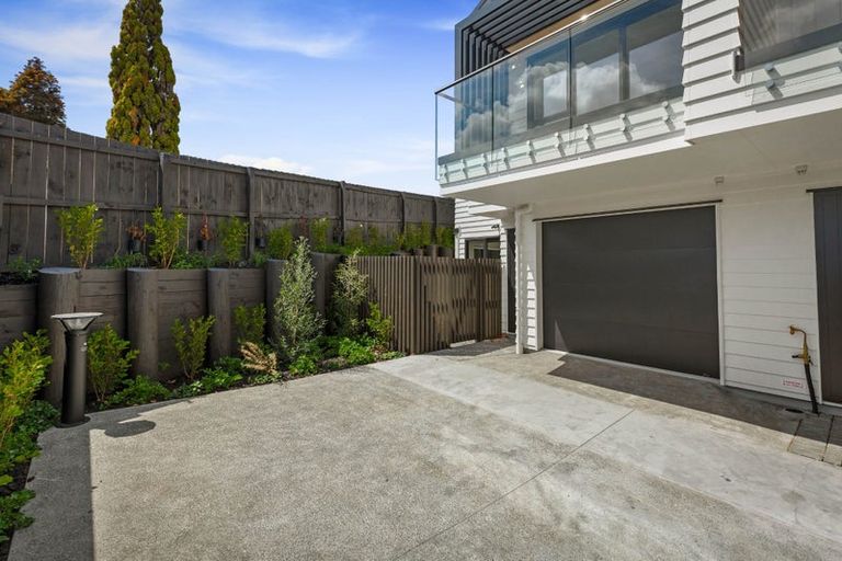 Photo of property in 4/13 Fairdale Place, Birkdale, Auckland, 0626