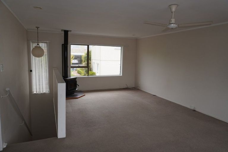 Photo of property in 2/27 Knightsbridge Drive, Forrest Hill, Auckland, 0620