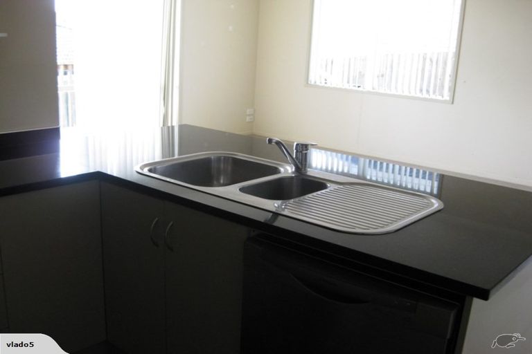 Photo of property in 18 Nimstedt Avenue, Oteha, Auckland, 0632