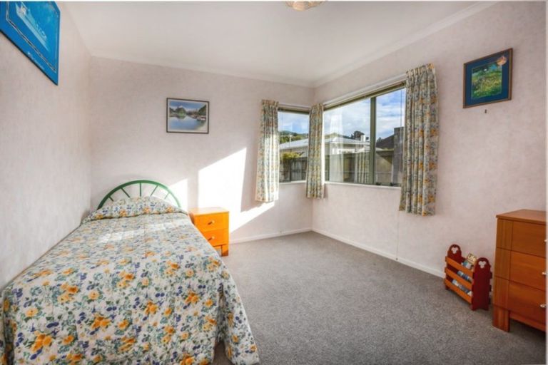 Photo of property in 80a Oxford Street, Tawa, Wellington, 5028