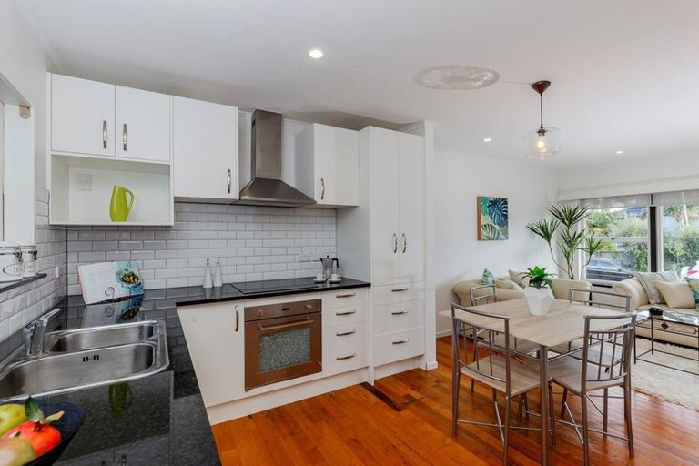 Photo of property in 1/28 Hemi Street, Narrow Neck, Auckland, 0622