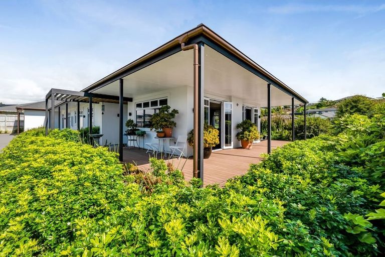 Photo of property in 18 Te Arakete Place, Hurworth, New Plymouth, 4310