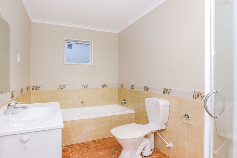 Photo of property in 20 Exotic Place, Massey, Auckland, 0614