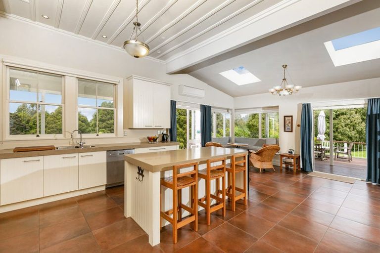Photo of property in 278a Forest Hill Road, Waiatarua, Auckland, 0612